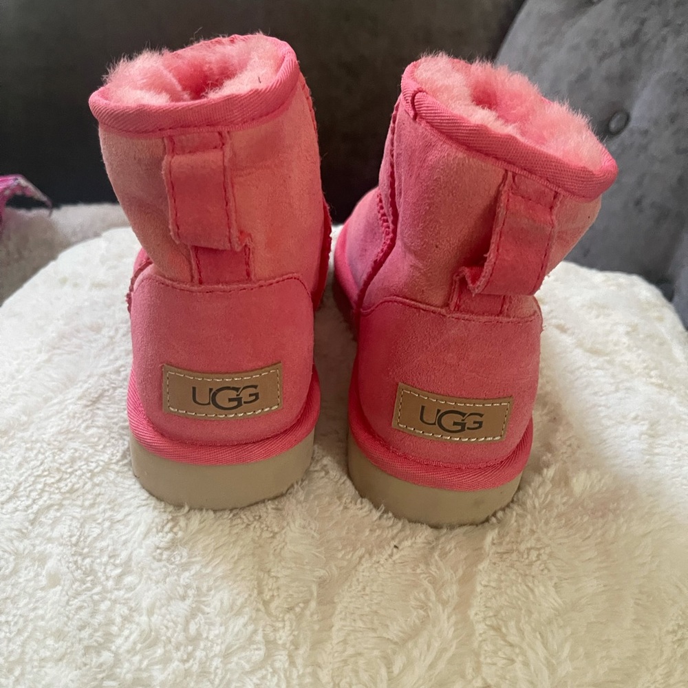 New no box girls pink uggs